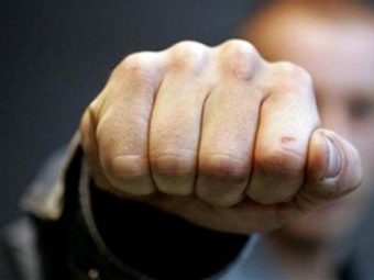 Волинянин жорстоко побив сусідку: суд направив його на примусове лікування 