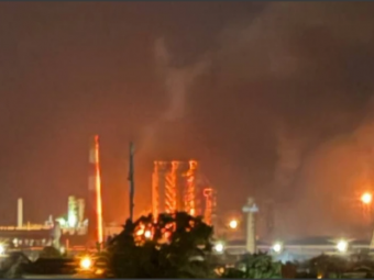 Безпілотники вразили один з найбільших нафтопереробний заводів Росії у Ленінградській області 