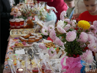 У гімназії №3 Володимира провели благодійний ярмарок на підтримку ЗСУ 