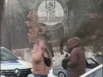 На трасі Володимир-Луцьк автомобіль злетів у кювет: постраждала жінка 