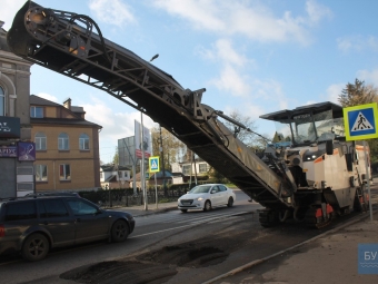 Триває ремонт дороги на перехресті Устилузької та Степана Бандери  