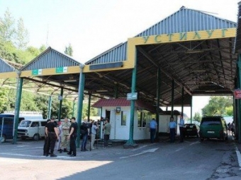 На Устилузі зібралася величезна черга із понад сотні авто 