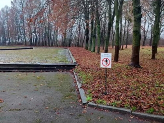 Комунальники Володимира просять містян не засмічувати локацію поблизу меморіалу 