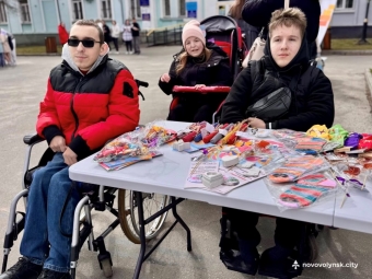 «Багато шкарпеток»: у Нвоволинську організували захід на підтримку людей із синдромом Дауна 