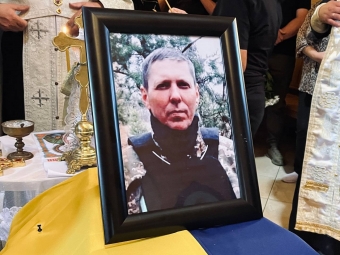 Ніколи воїн не побачить свого онука, який народився після його загибелі: у Володимирі поховали Героя Вячеслава Пашкова - новини Володимир-Водинського Ніколи воїн не побачить свого онука, який народився після його загибелі: у Володимирі поховали Героя Вячеслава Пашкова