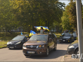 У Нововолинську відбувся автопробіг та мирна акція на підтримку Захисників 