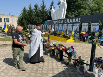 На Меморіалі Слави у Локачах освятили меморіальні дошки пам’яті захисникам 