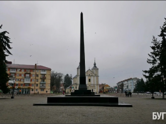 Обеліск слави у Володимирі поки не будуть переносити: міський голова оголосив паузу 