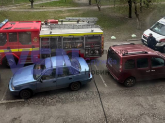 Пожежа у багатоповерхівці в Луцьку: на місці працюють рятувальники та медики 