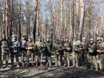 Командир 100 бригади нагородив бійців Володимирського батальйону 