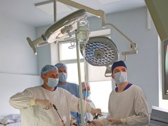 Хірурги Володимирського ТМО провели складну операцію 72-річному пацієнту з гострим холециститом 