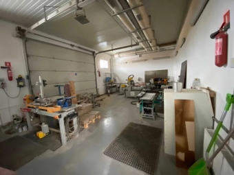 У Володимирі продають «розумну» будівлю зі сканерами відбитків пальців та захистом від грому під клініку 