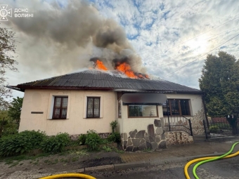 Пожежа у Володимирі знищила дім пенсіонерки: рідні служать у ЗСУ, жінка залишилась без житла - новини Володимир-Водинського Пожежа у Володимирі знищила дім пенсіонерки: рідні служать у ЗСУ, жінка залишилась без житла