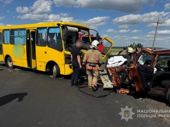 Жахлива ДТП на Волині: зіткнулися шкільний автобус та легковик, травмувалися діти 